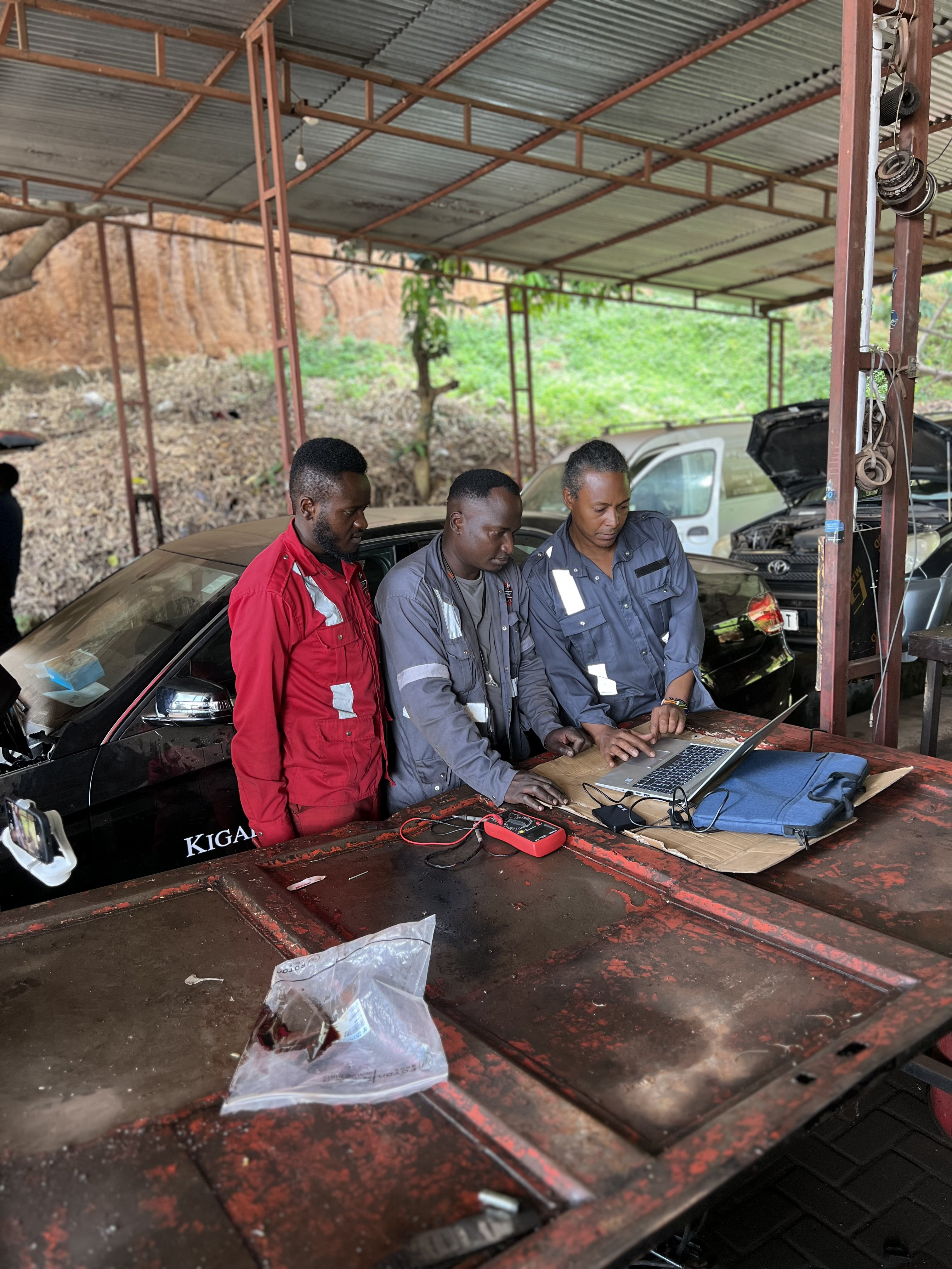 Goritech team diagnosing vehicle issues